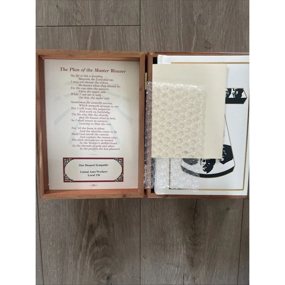 HOLY BIBLE King James Version KJV Dove of Peace White w/ Cedar Wood Box Case NEW